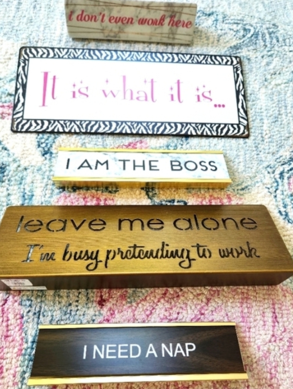 I Am The Boss Decorative Sign with Gold Frame - Picture 3 of 3